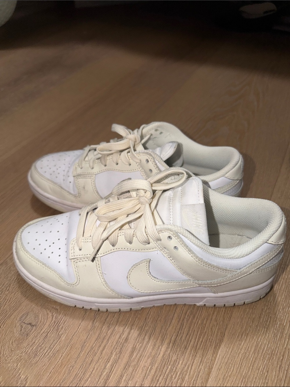 Low-Top Sneakers in Off-White and White